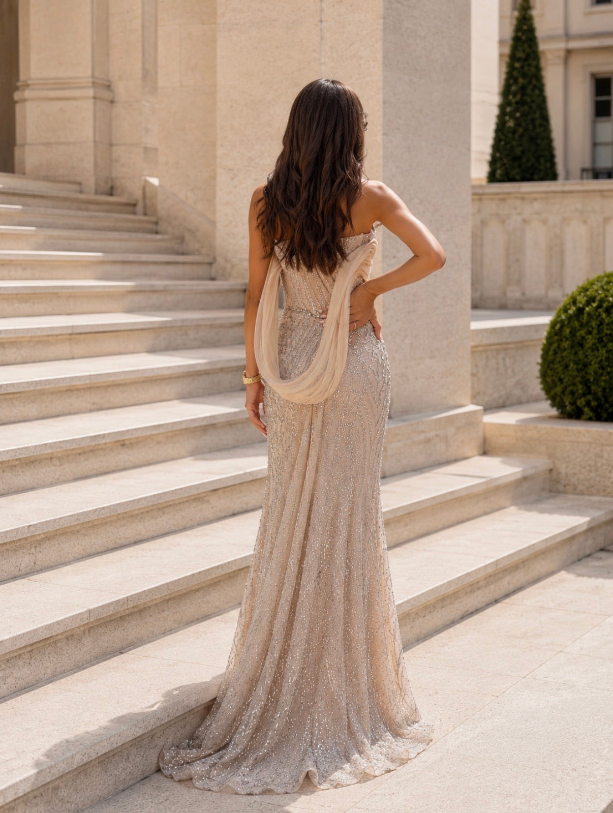 VESTIDO NUDE COM BRILHO