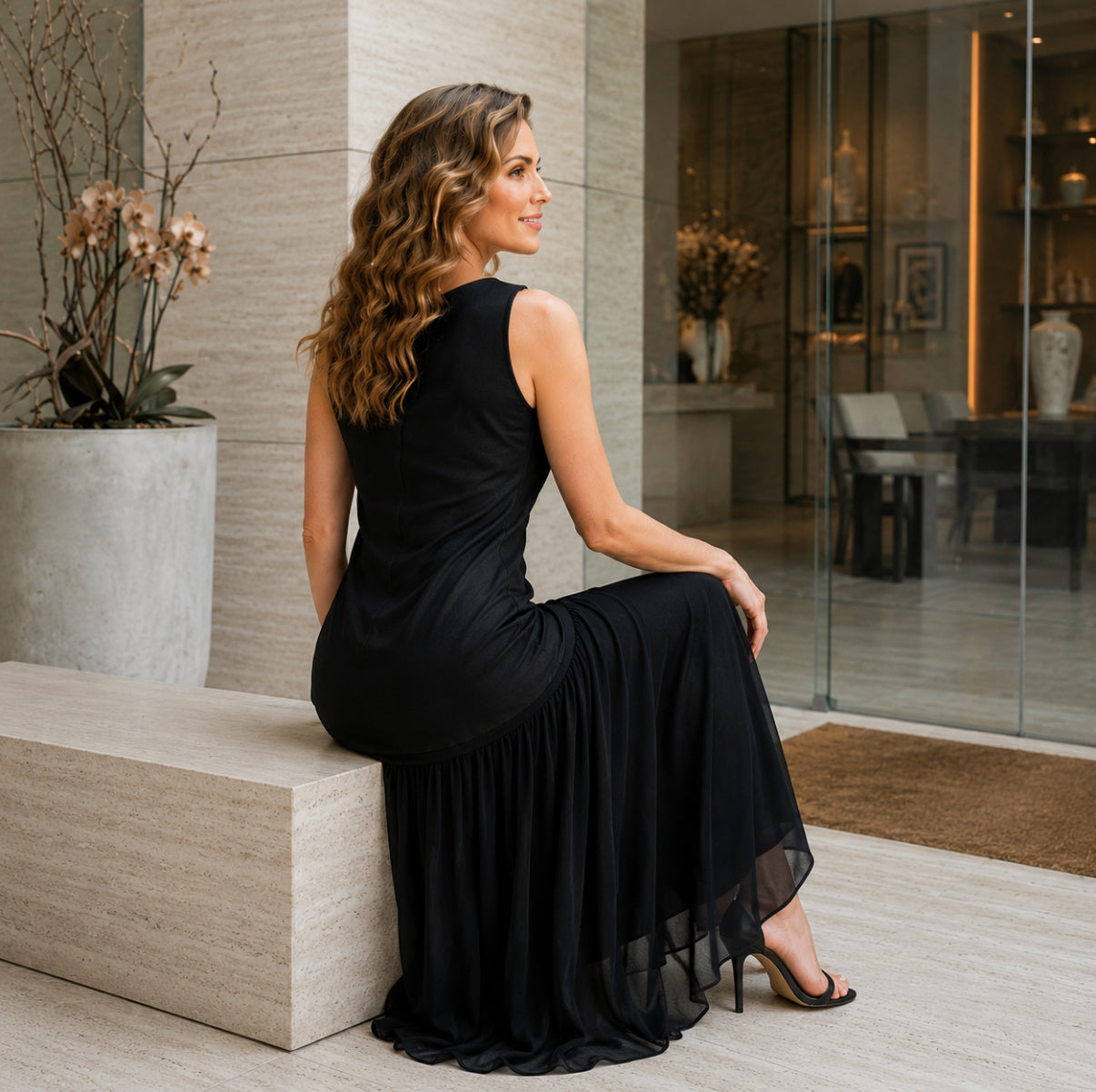 VESTIDO LONGO COM SAIA PRETA