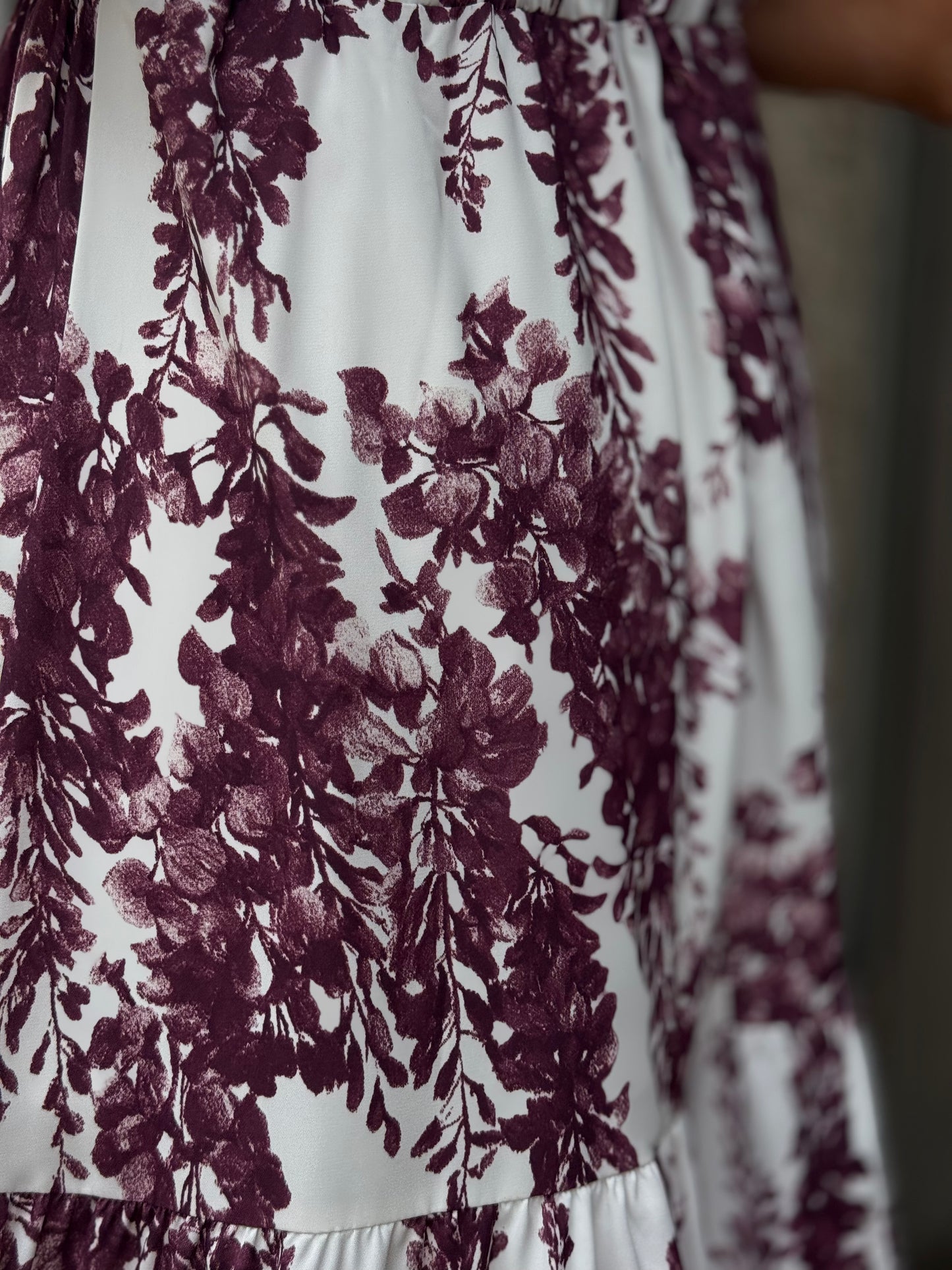Vestido floral bordeaux