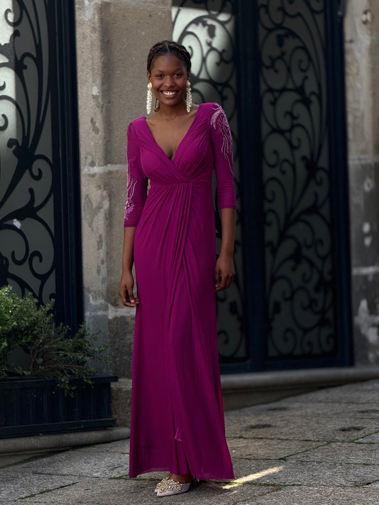 Vestido bordado mangas