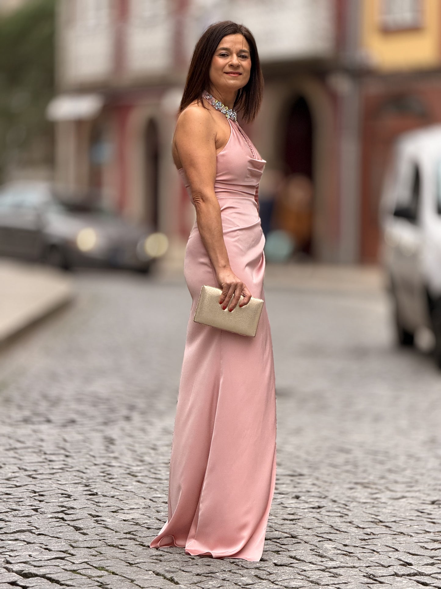 Vestido com gargantilha