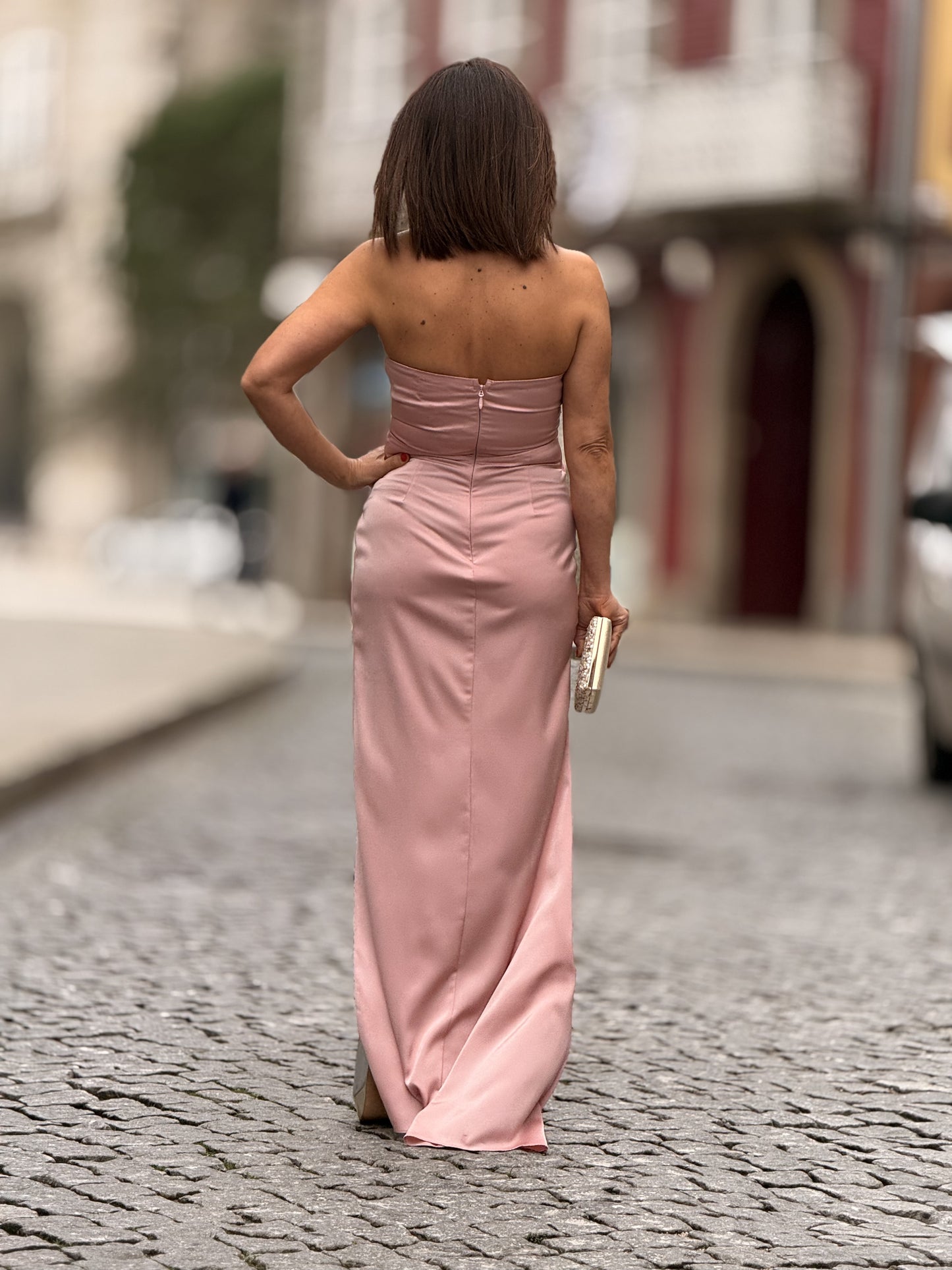 Vestido com gargantilha