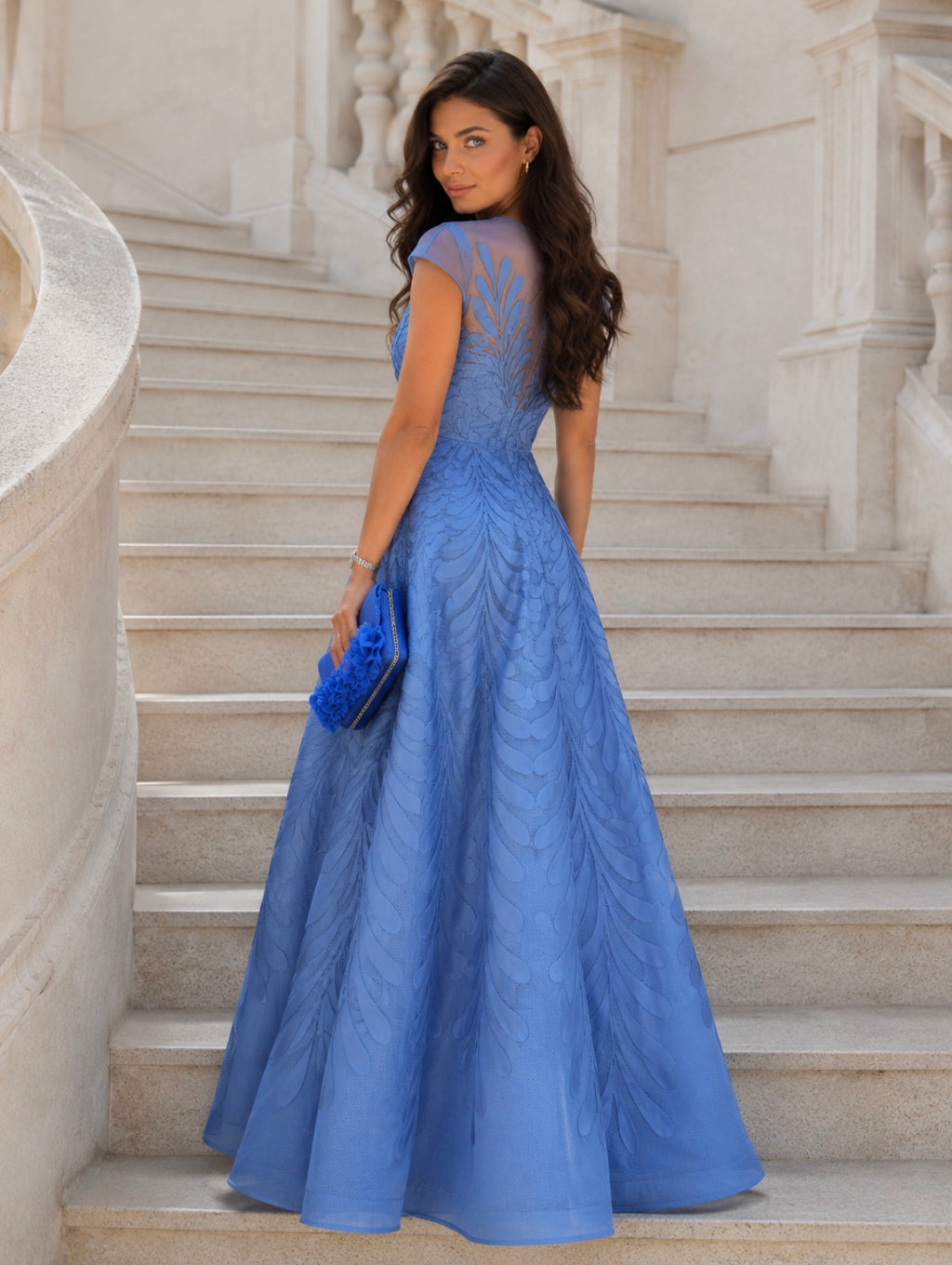 VESTIDO BORDADO EM RELEVO