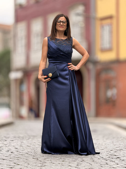 Vestido renda no busto