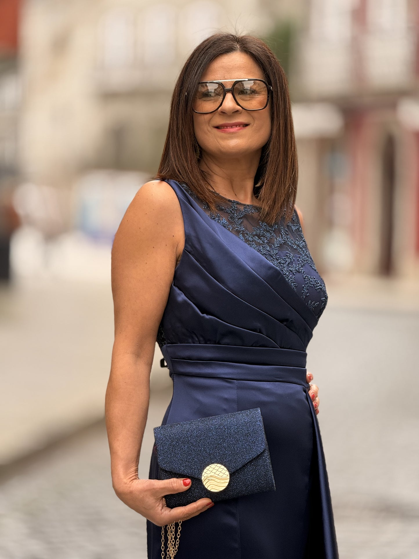 Vestido renda no busto