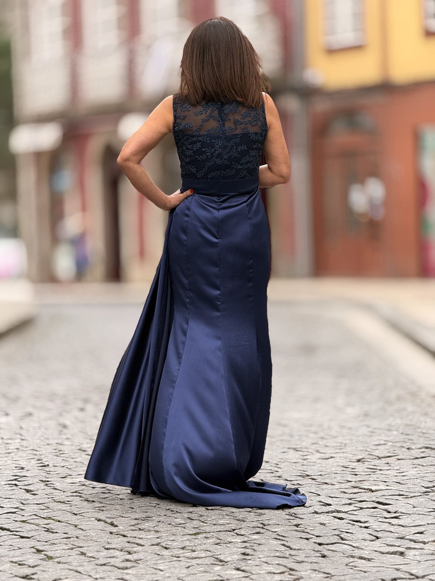 Vestido renda no busto