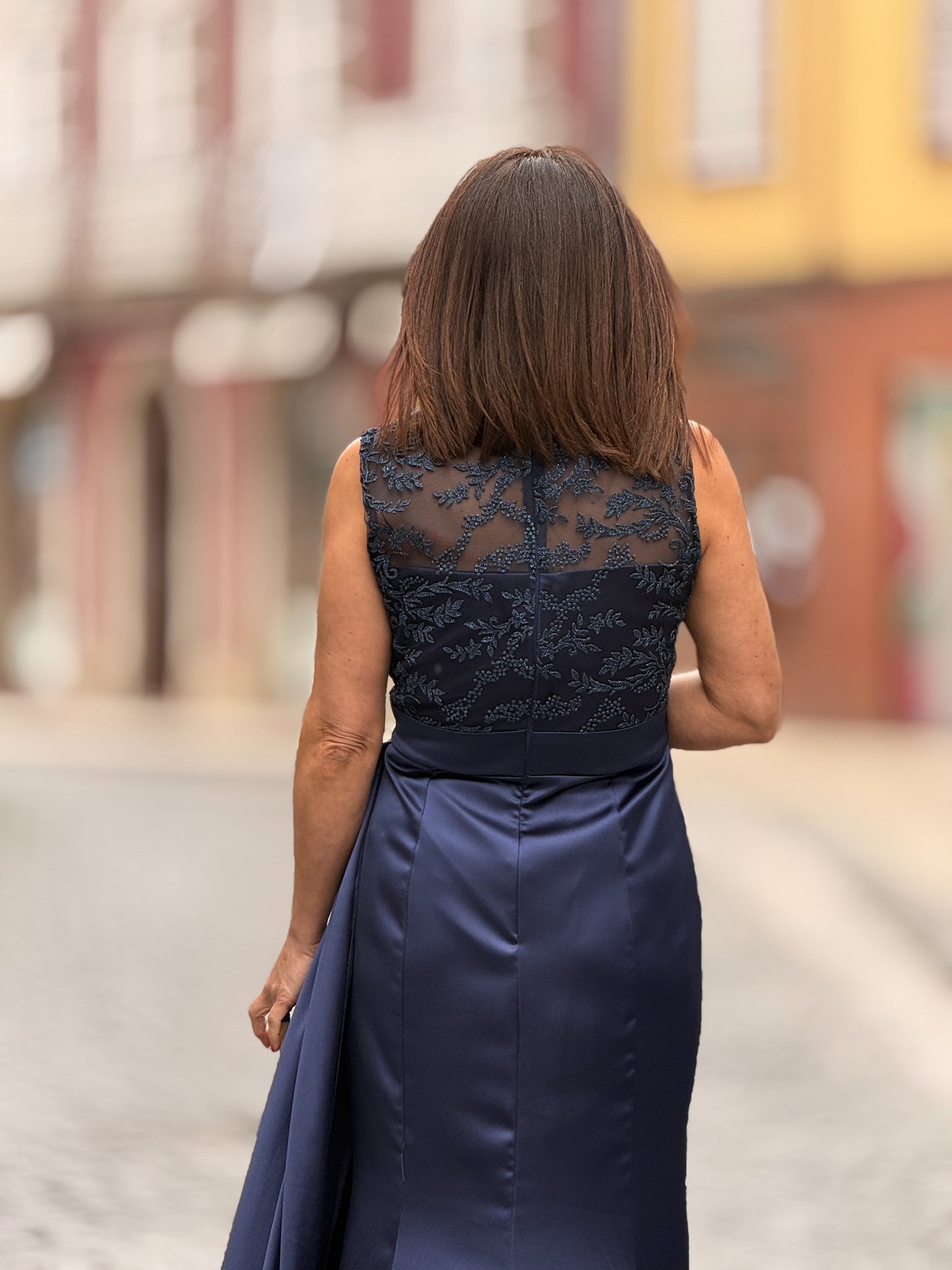 Vestido renda no busto