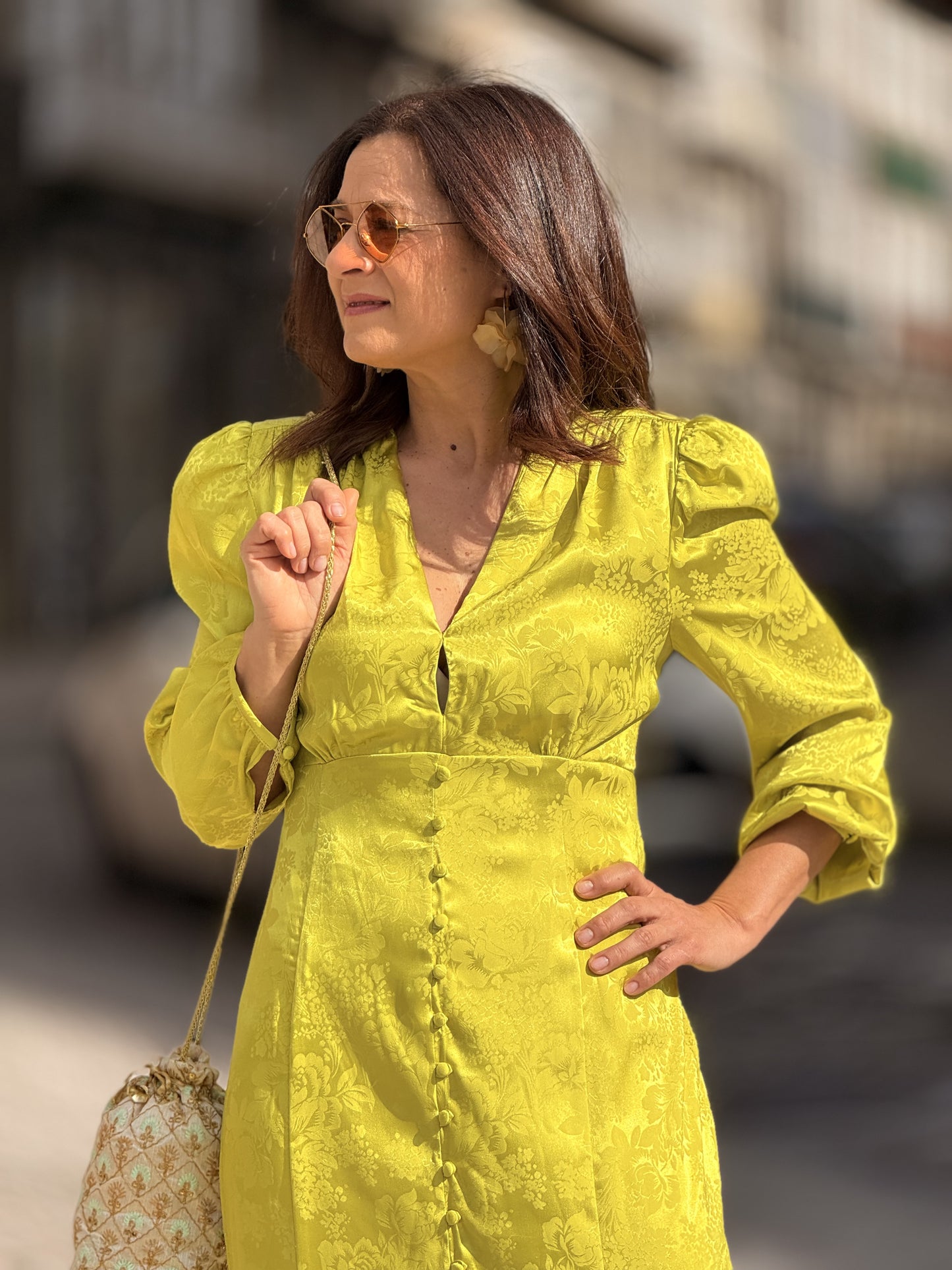 Vestido flor em cetim