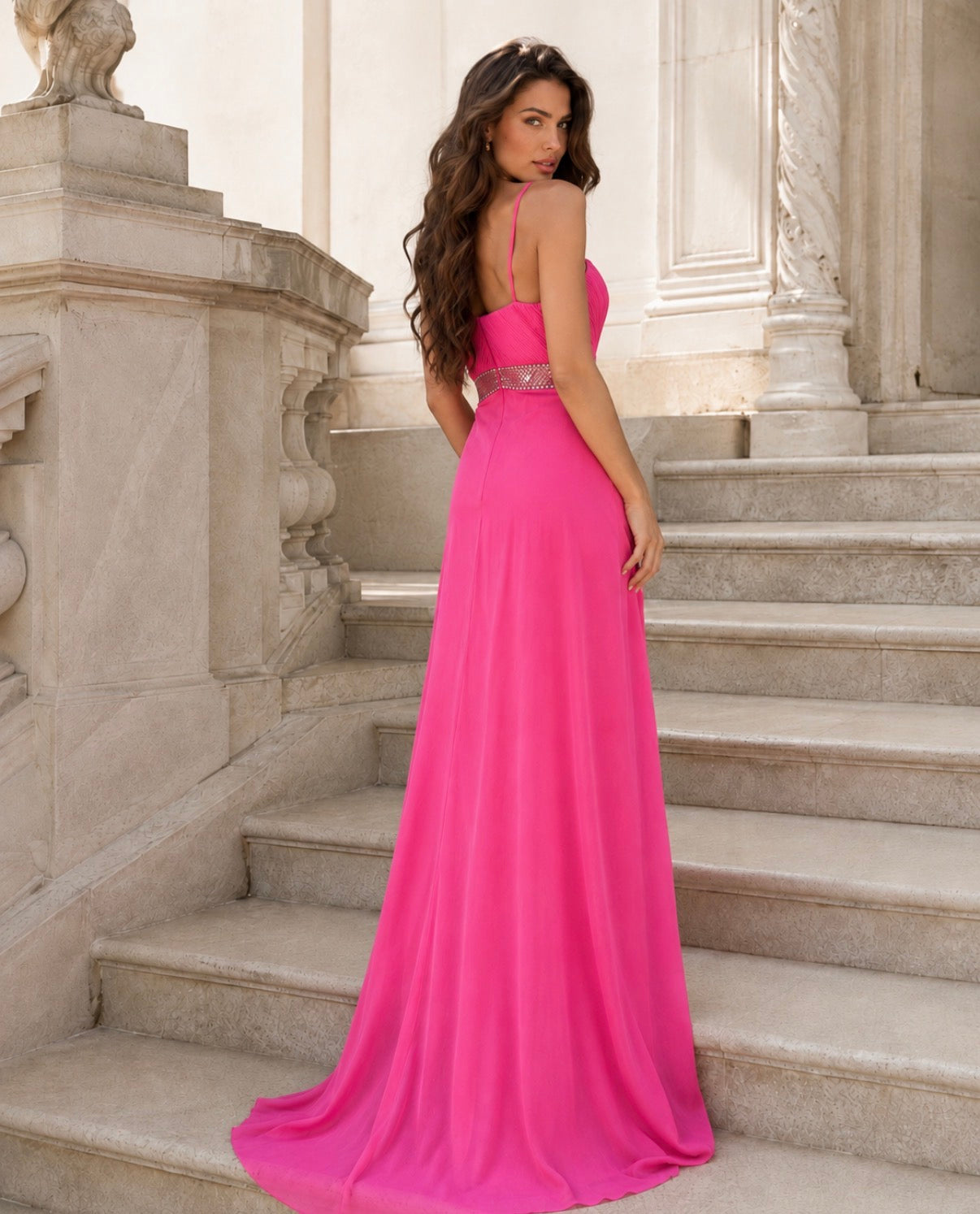 VESTIDO FUSCIA COM APLICAÇÃO