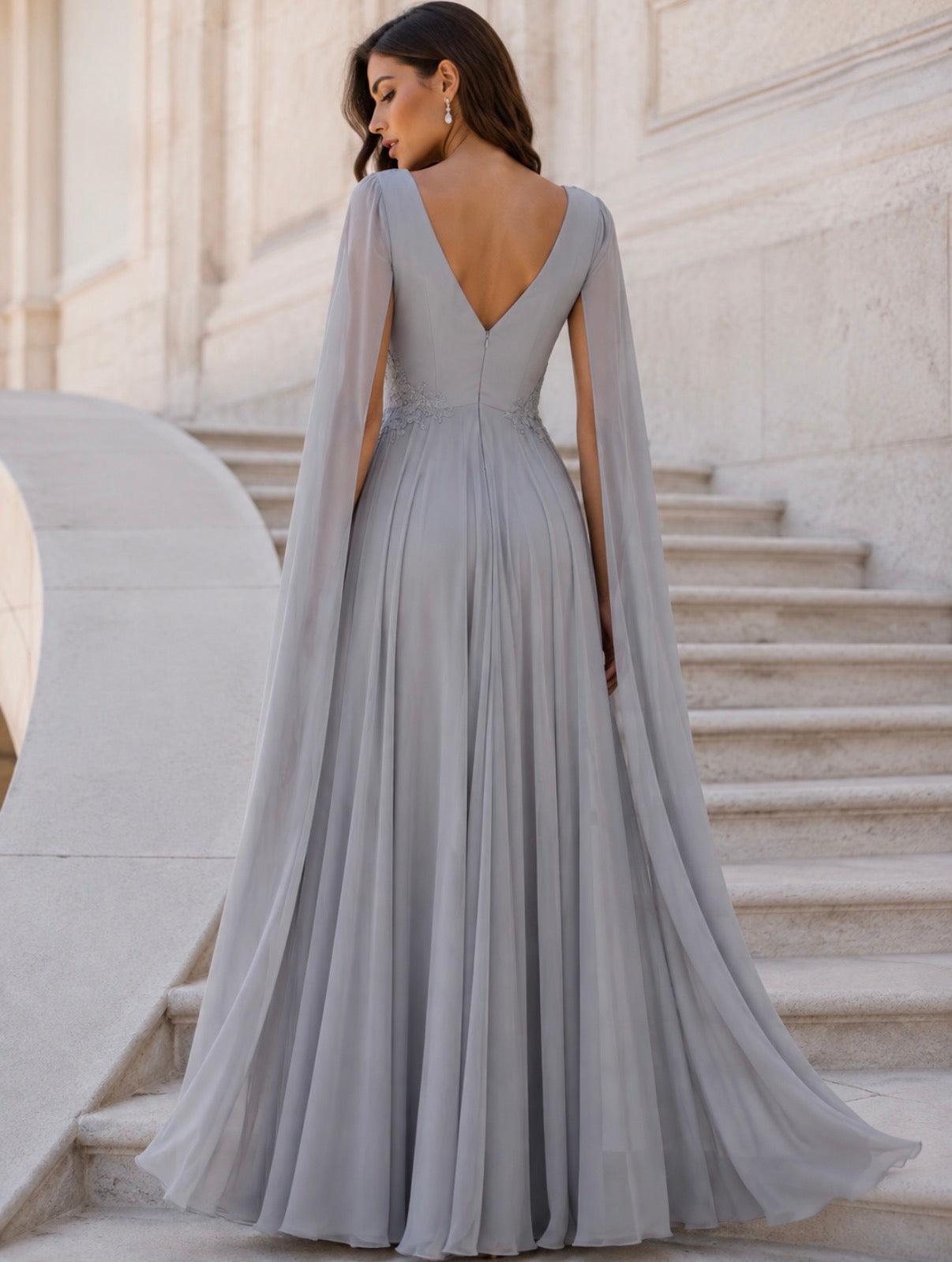 VESTIDO PRATA COM MANGA CAPA