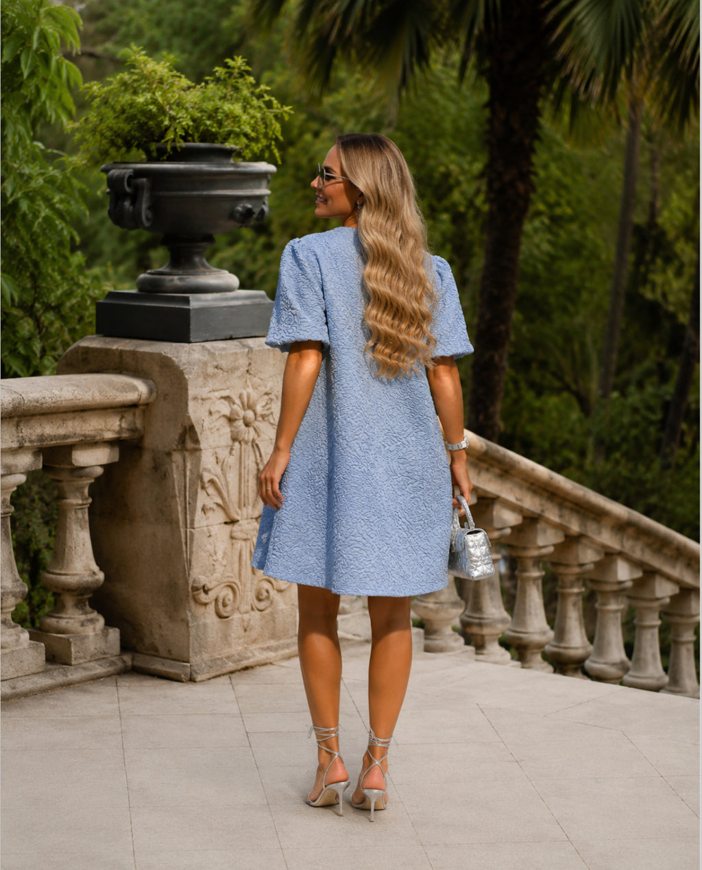 VESTIDO CURTO BORDADO