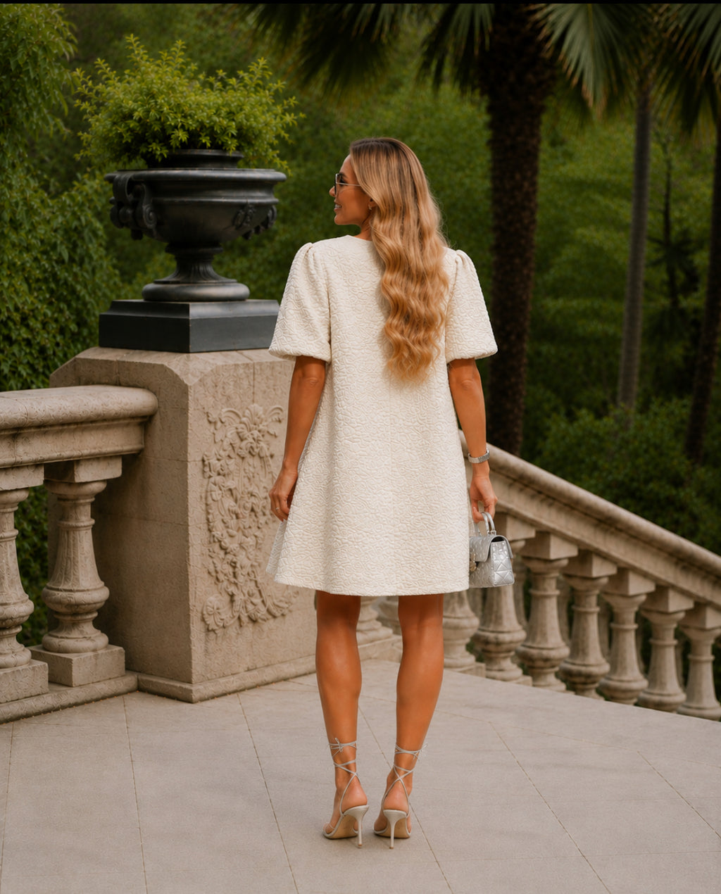 VESTIDO CURTO BORDADO