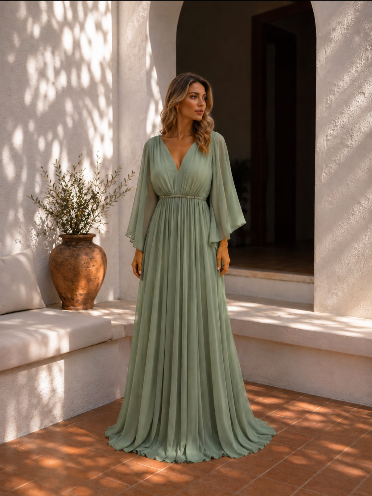 VESTIDO COM CAPA VERDE