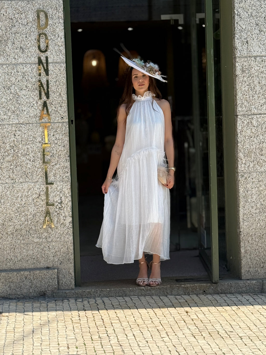 VESTIDO LONGO COM PLUMAS