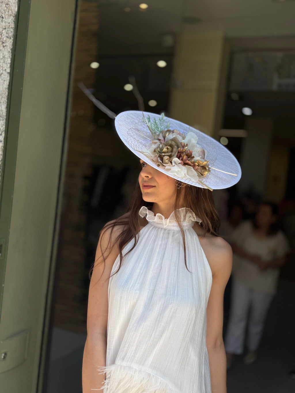 VESTIDO LONGO COM PLUMAS