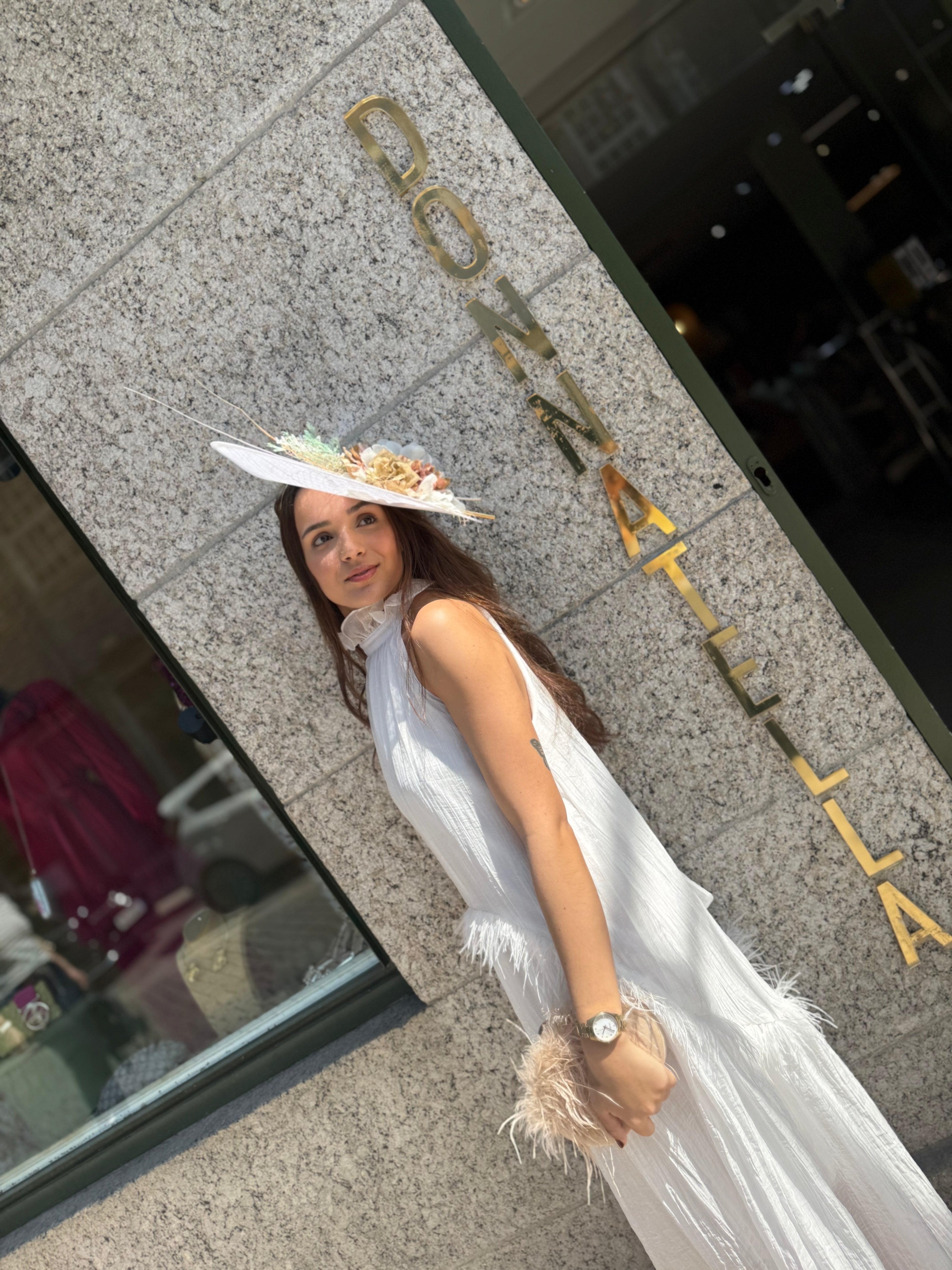 VESTIDO LONGO COM PLUMAS