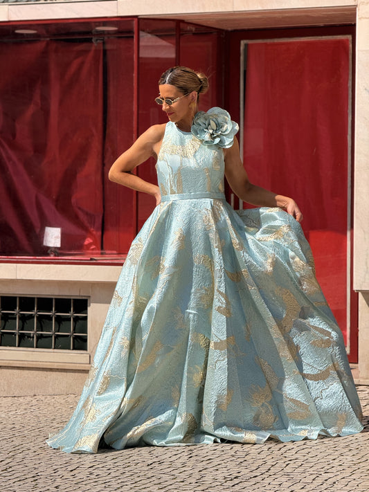 Vestido tecido bordado com flor