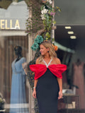 Vestido com detalhes de brilho com mangas em forma de laço