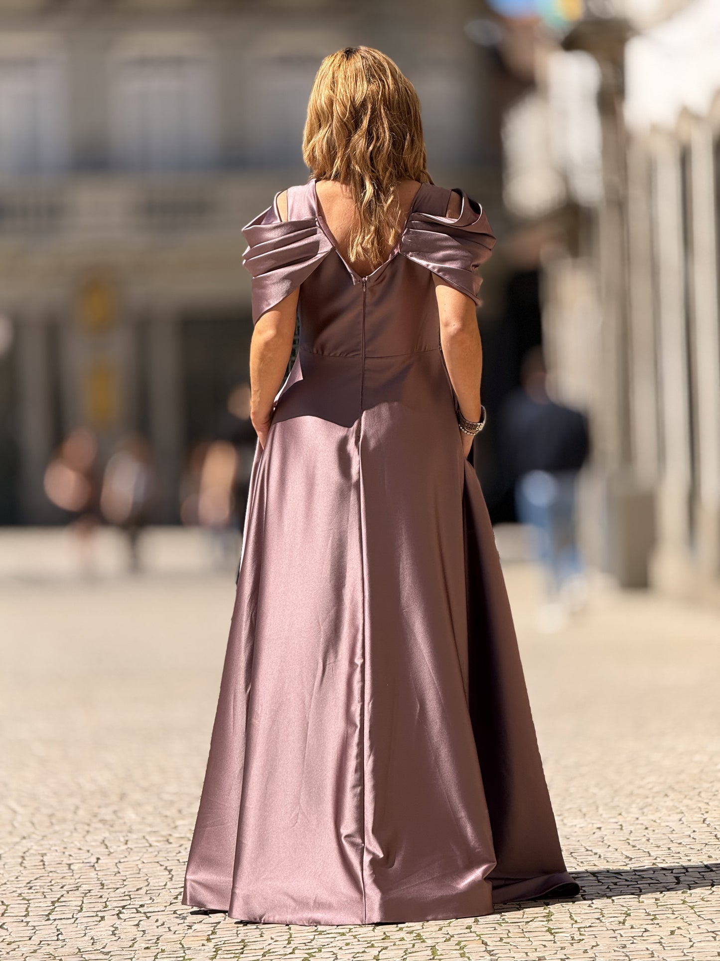 Vestido cetim com apliques