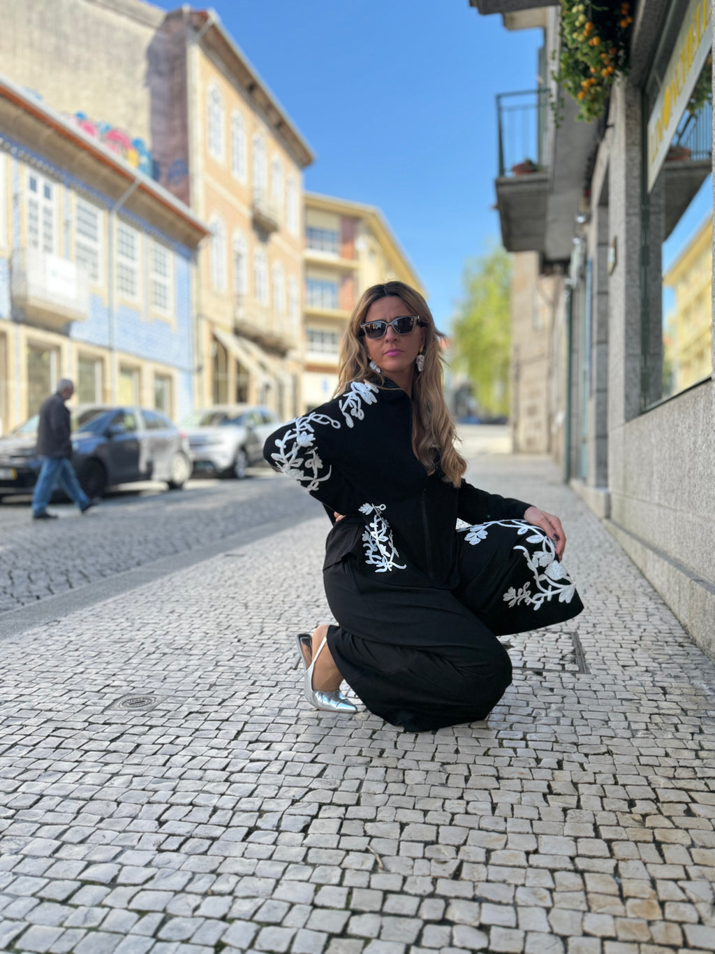 CONJUNTO PRETO ECOM BORDADO BRANCO
