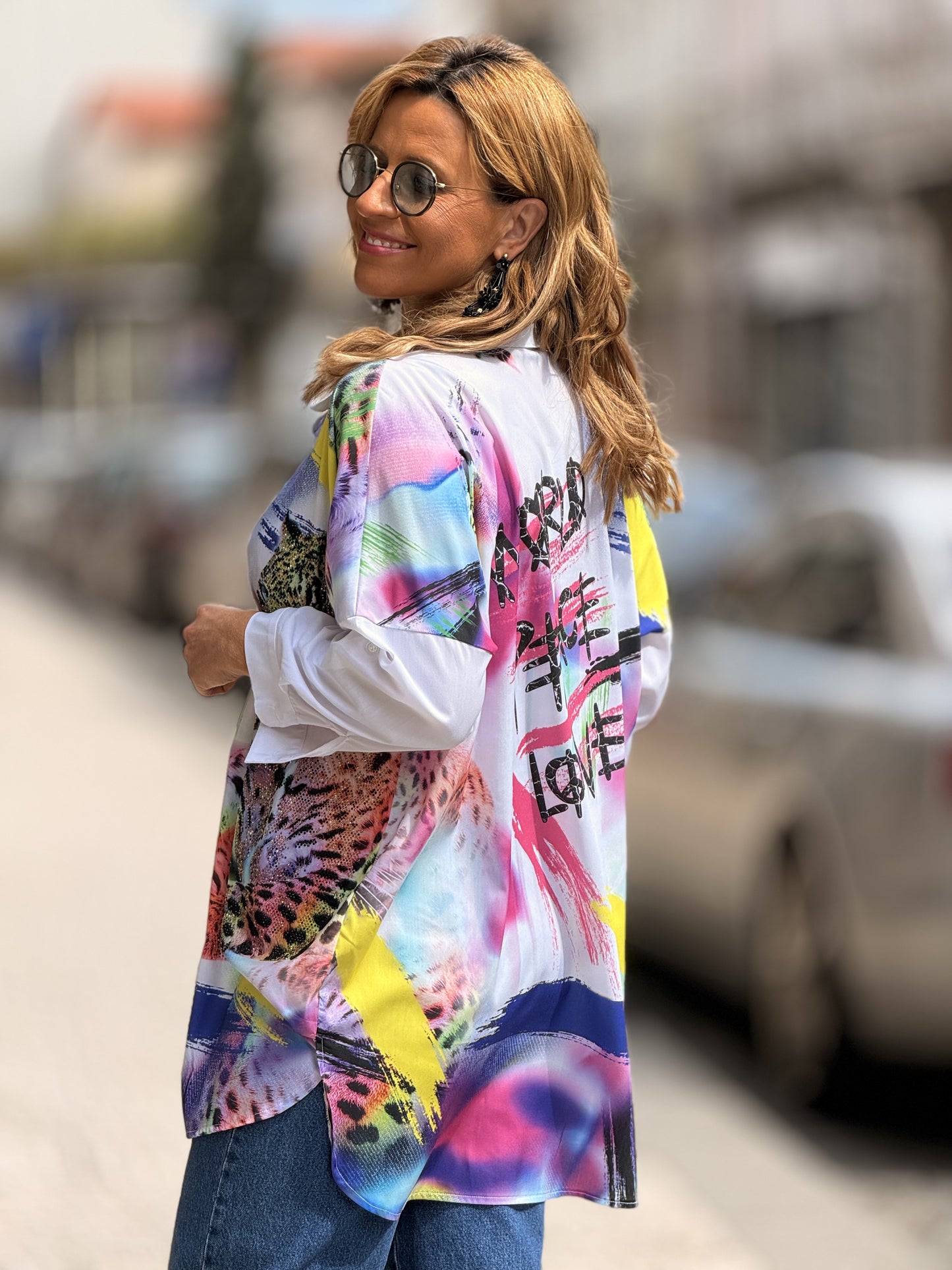 Blusa padrão e brilho