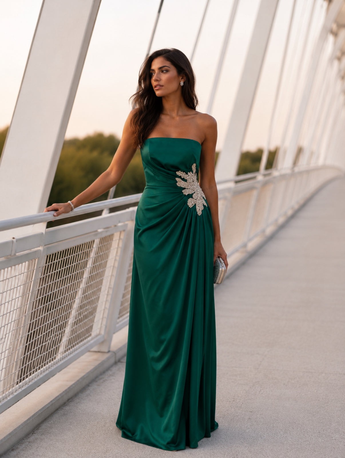 VESTIDO VERDE COM APLICAÇÃO
