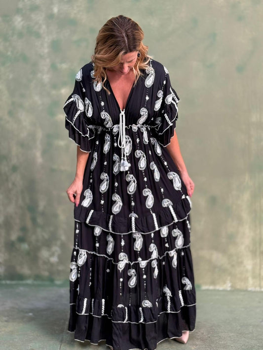 VESTIDO PRETO COM BORDADO