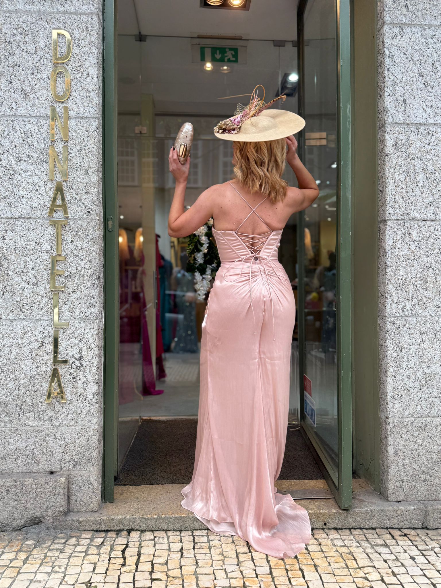 VESTIDO SEREIA COM ESPARTILHO