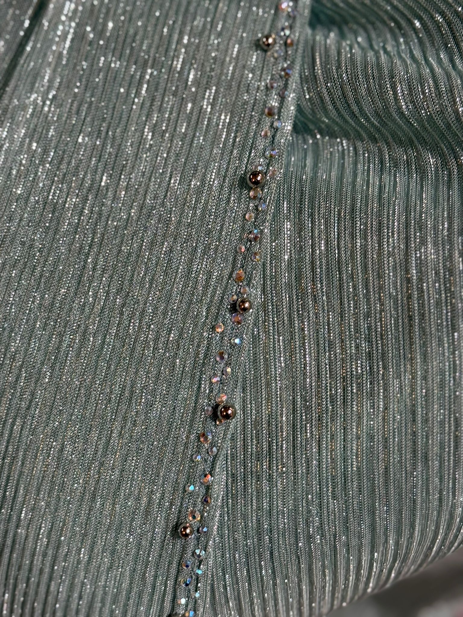 VESTIDO VERDE ÁGUA COM BRILHANTES
