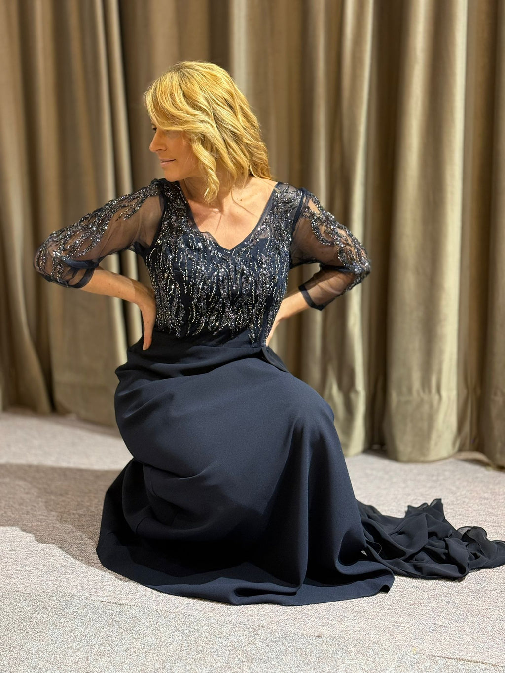 VESTIDO AZUL MARINHO COM PEDRARIA