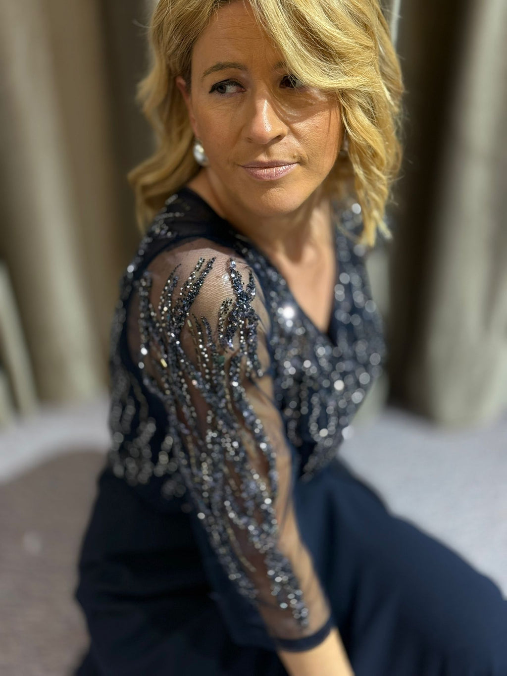VESTIDO AZUL MARINHO COM PEDRARIA