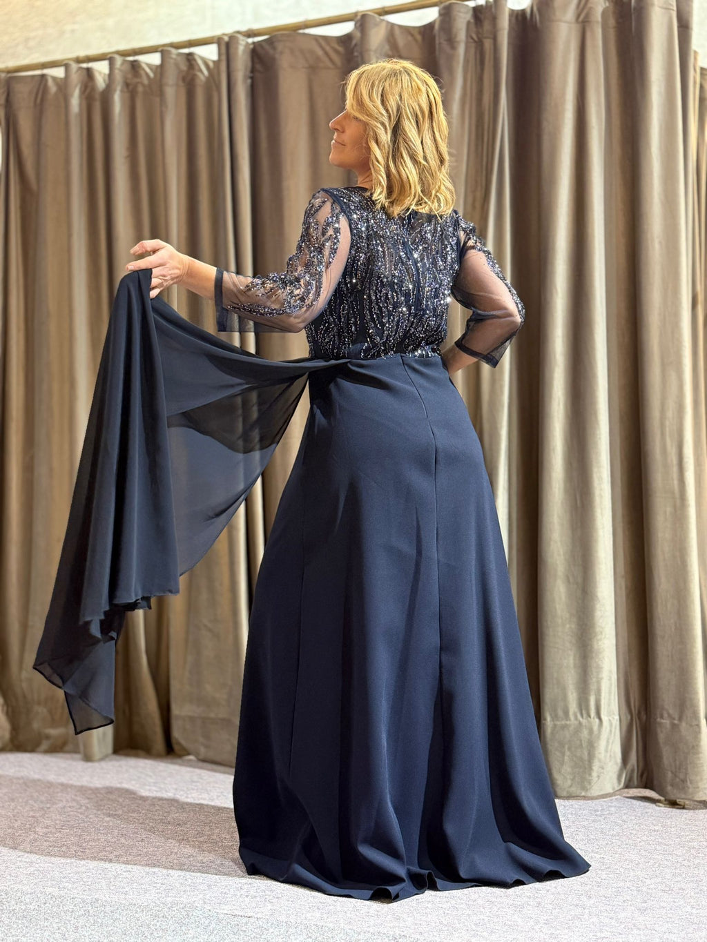 VESTIDO AZUL MARINHO COM PEDRARIA