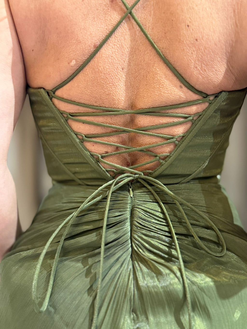 VESTIDO SEREIA COM ESPARTILHO