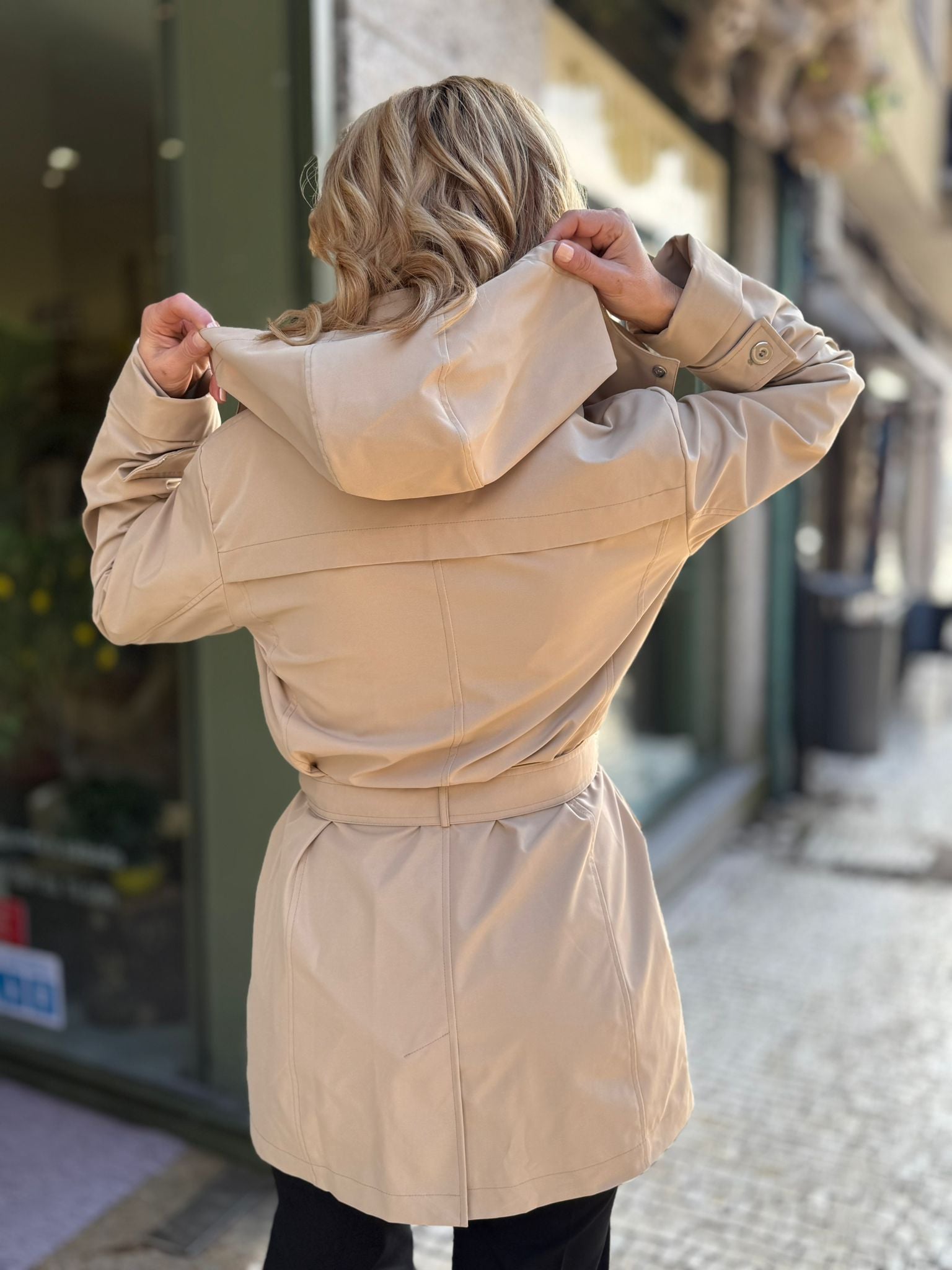 PARKA BEGE COM CINTO