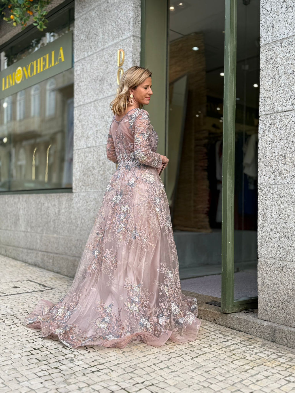 VESTIDO FLORES BORDADAS