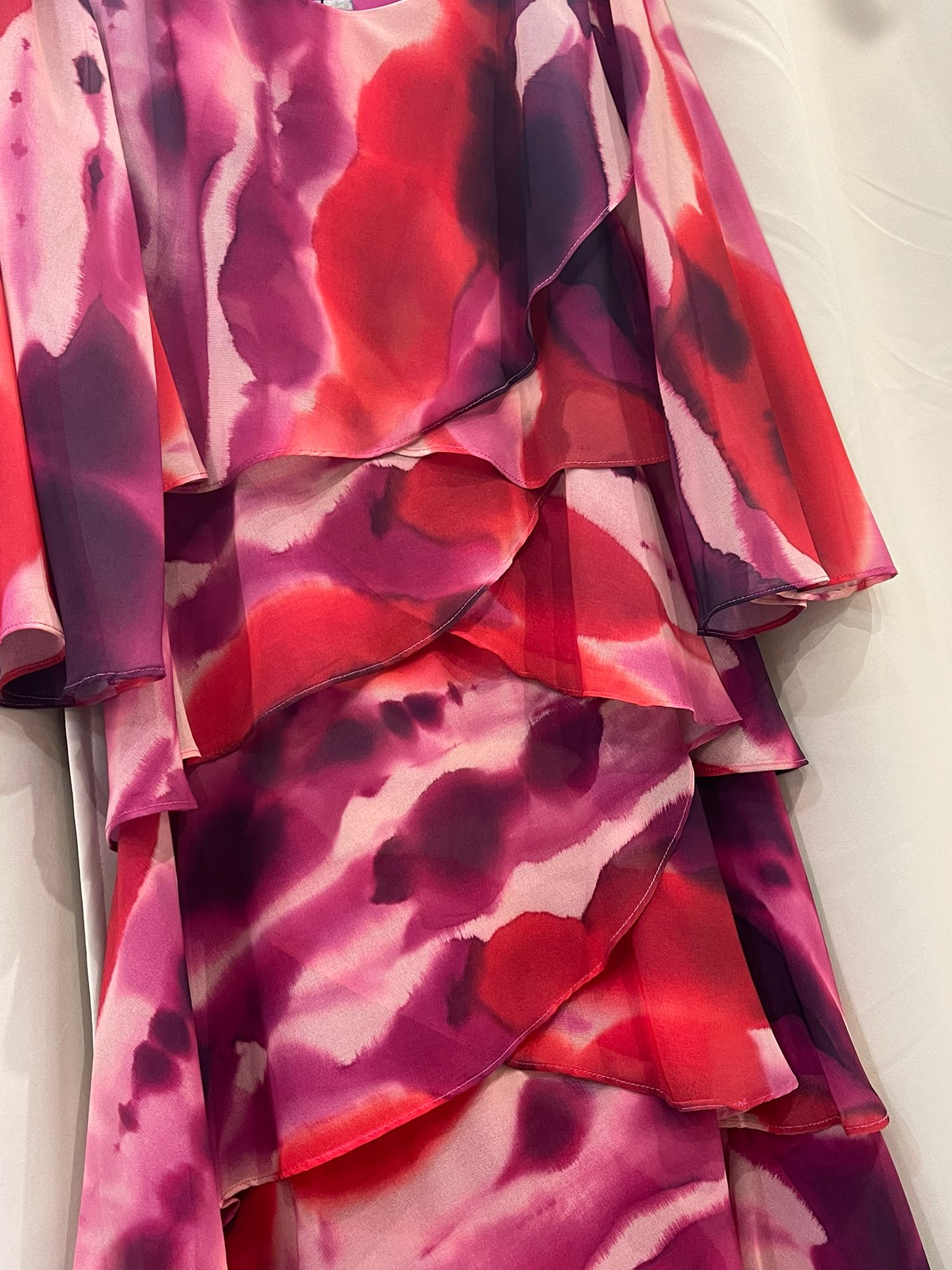 VESTIDO MIDI AOS FOLHOS