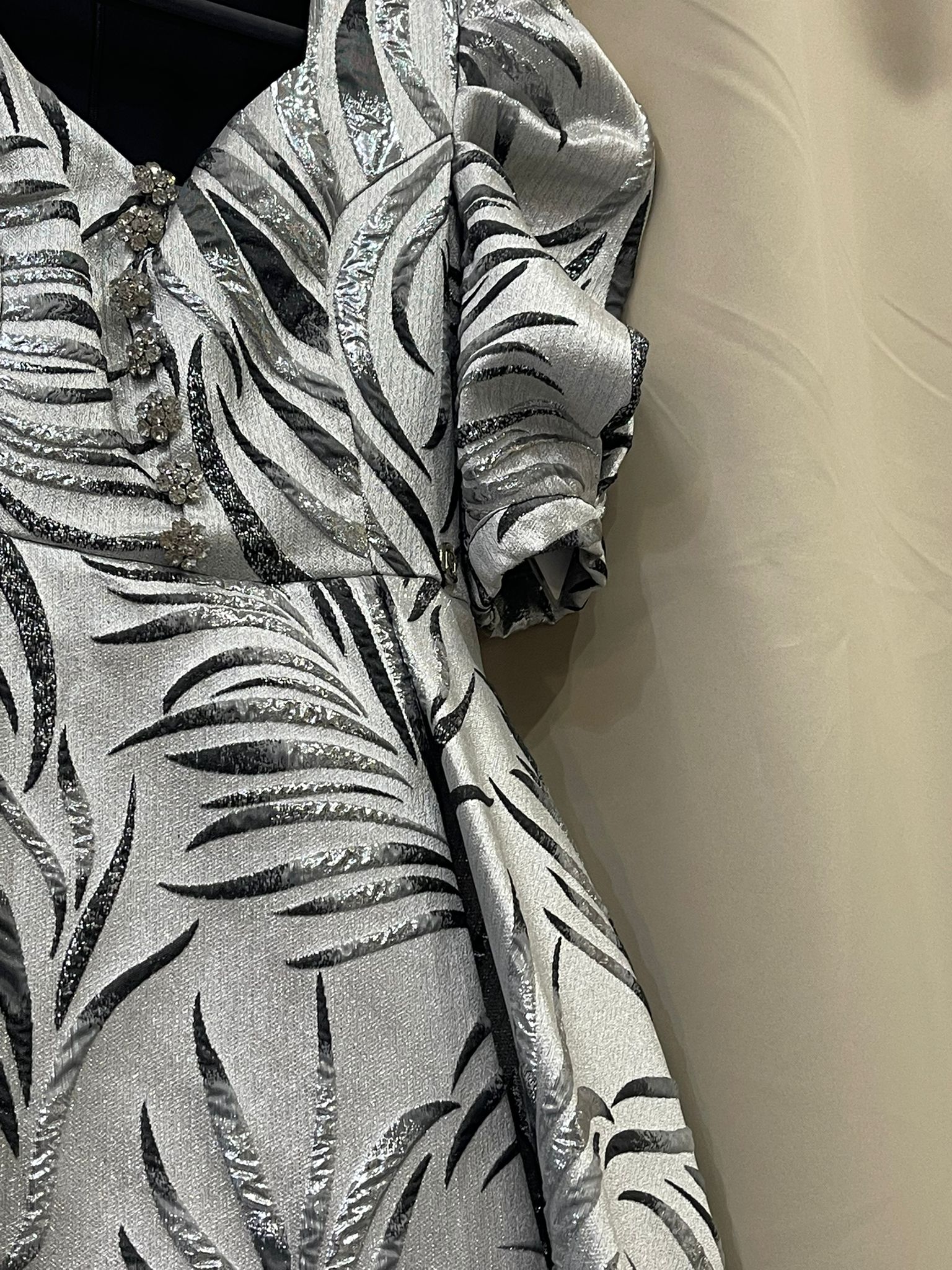 VESTIDO MIDI BROCADO