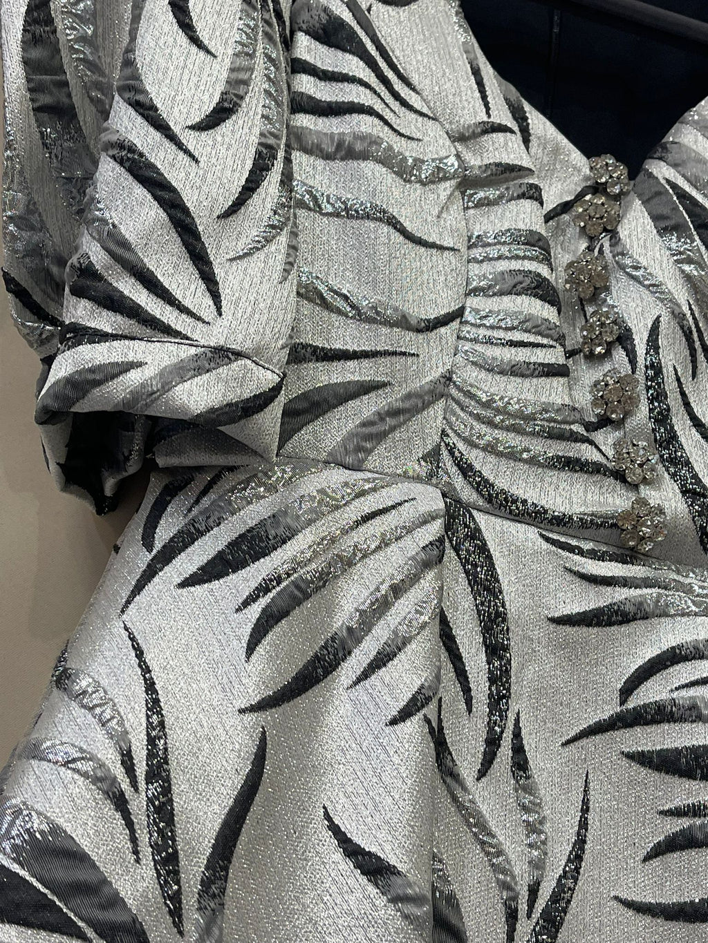 VESTIDO MIDI BROCADO