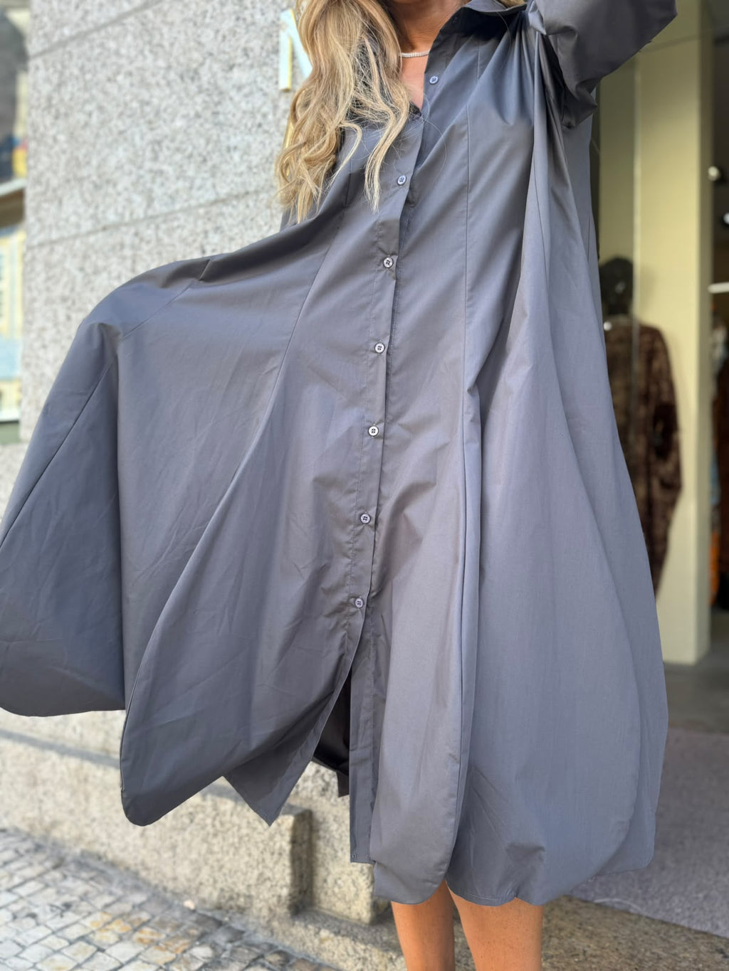 Vestido Camiseiro Midi Cinza Chumbo