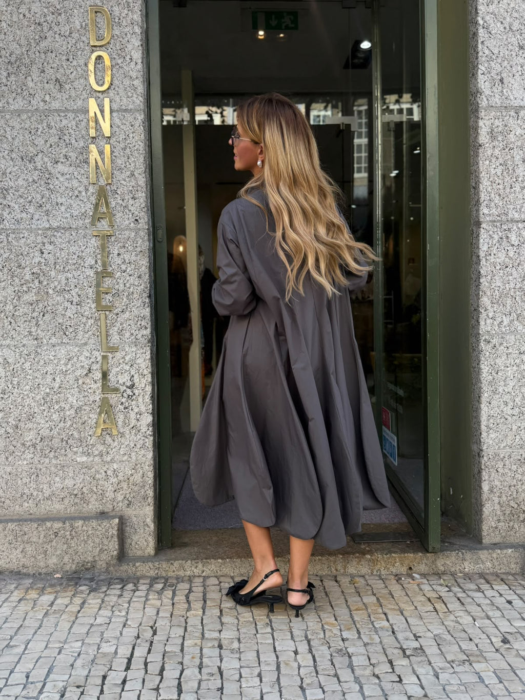 Vestido Camiseiro Midi Cinza Chumbo