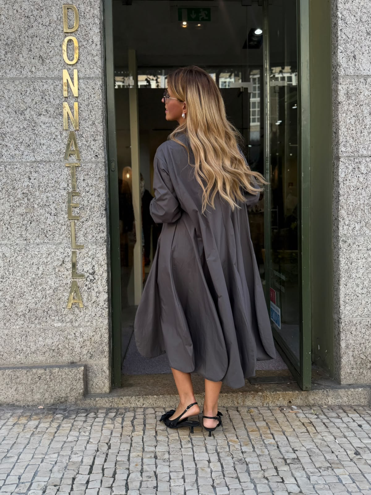 Vestido Camiseiro Midi Cinza Chumbo