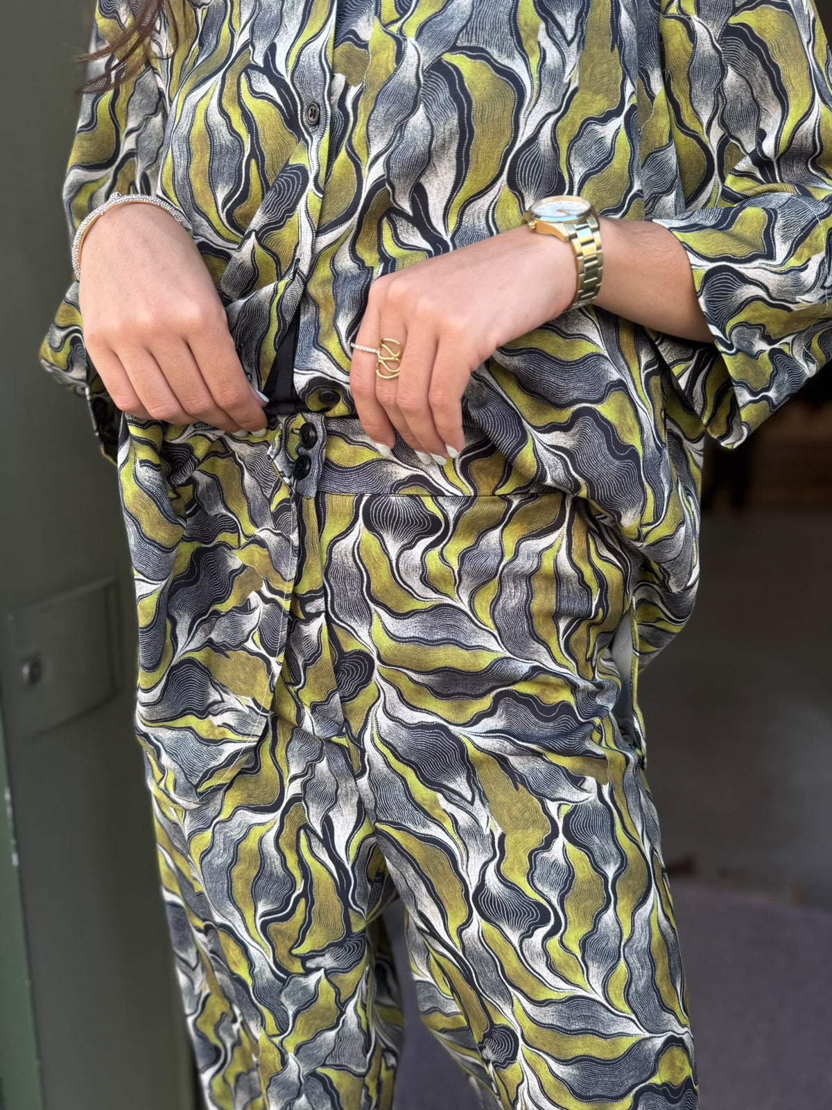 Conjunto Estampado Ondas Verde Oliva.