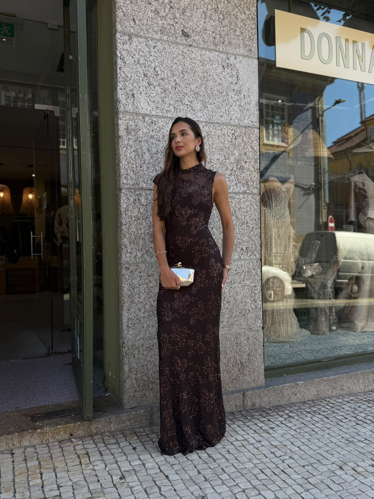 Vestido Longo Chocolate com Brilho Floral
