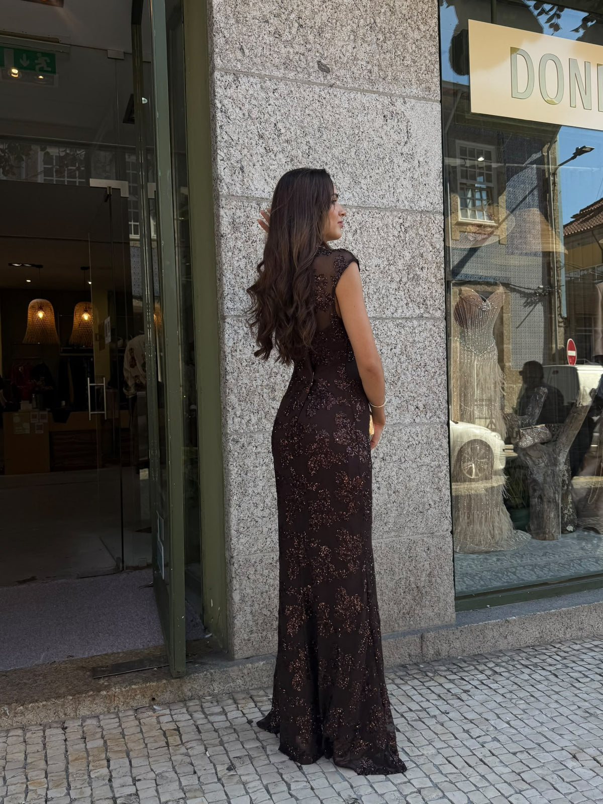 Vestido Longo Chocolate com Brilho Floral