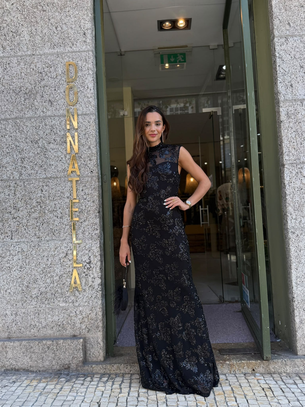 Vestido Longo Preto Bordado com Brilho