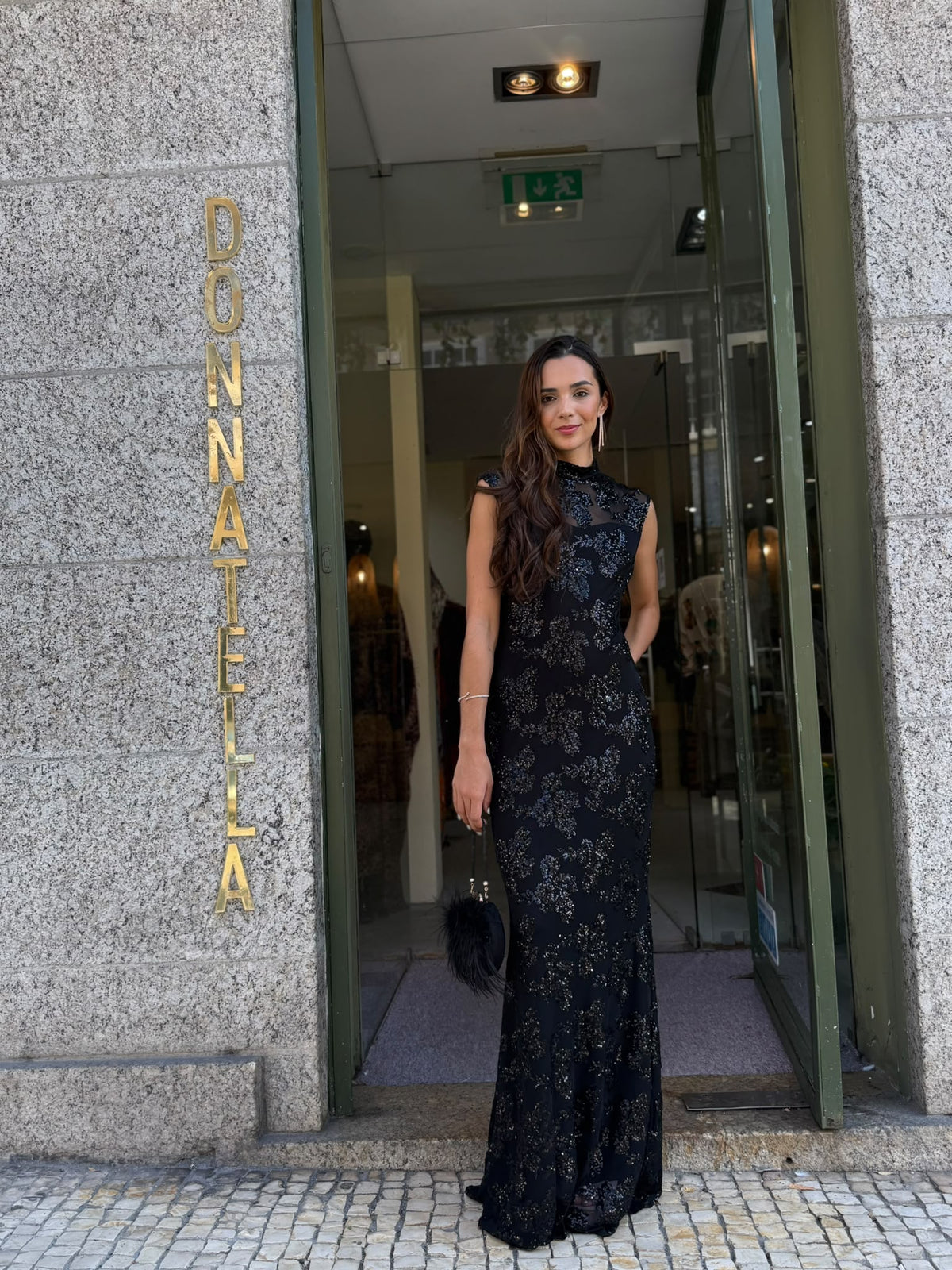 Vestido Longo Preto Bordado com Brilho