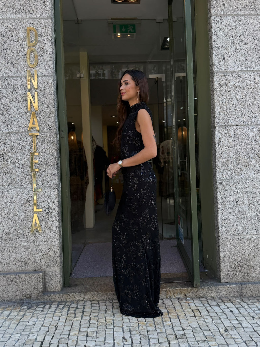 Vestido Longo Preto Bordado com Brilho