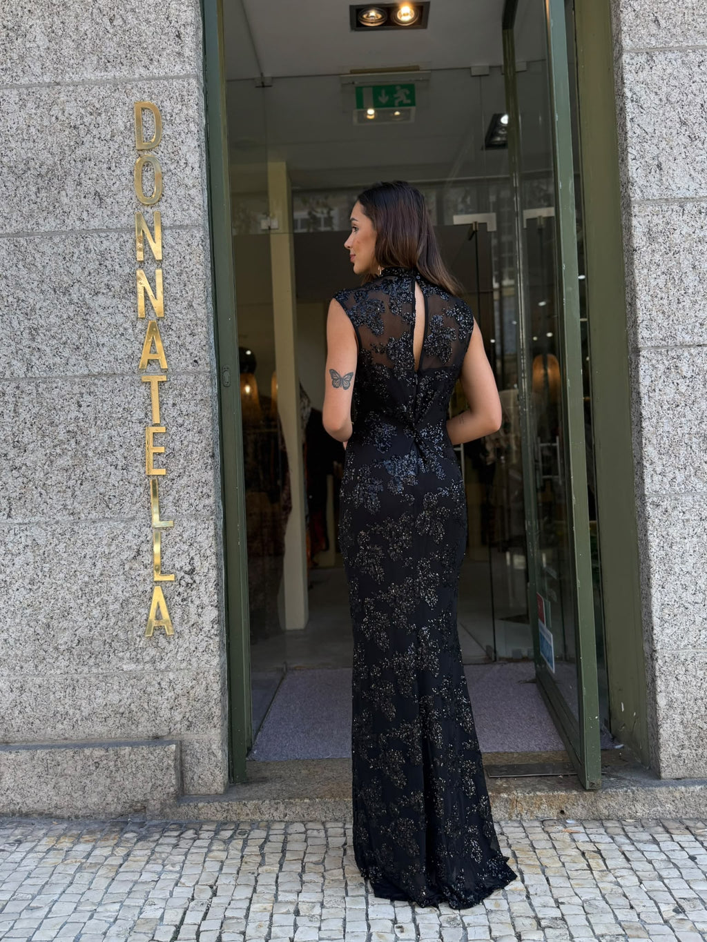 Vestido Longo Preto Bordado com Brilho