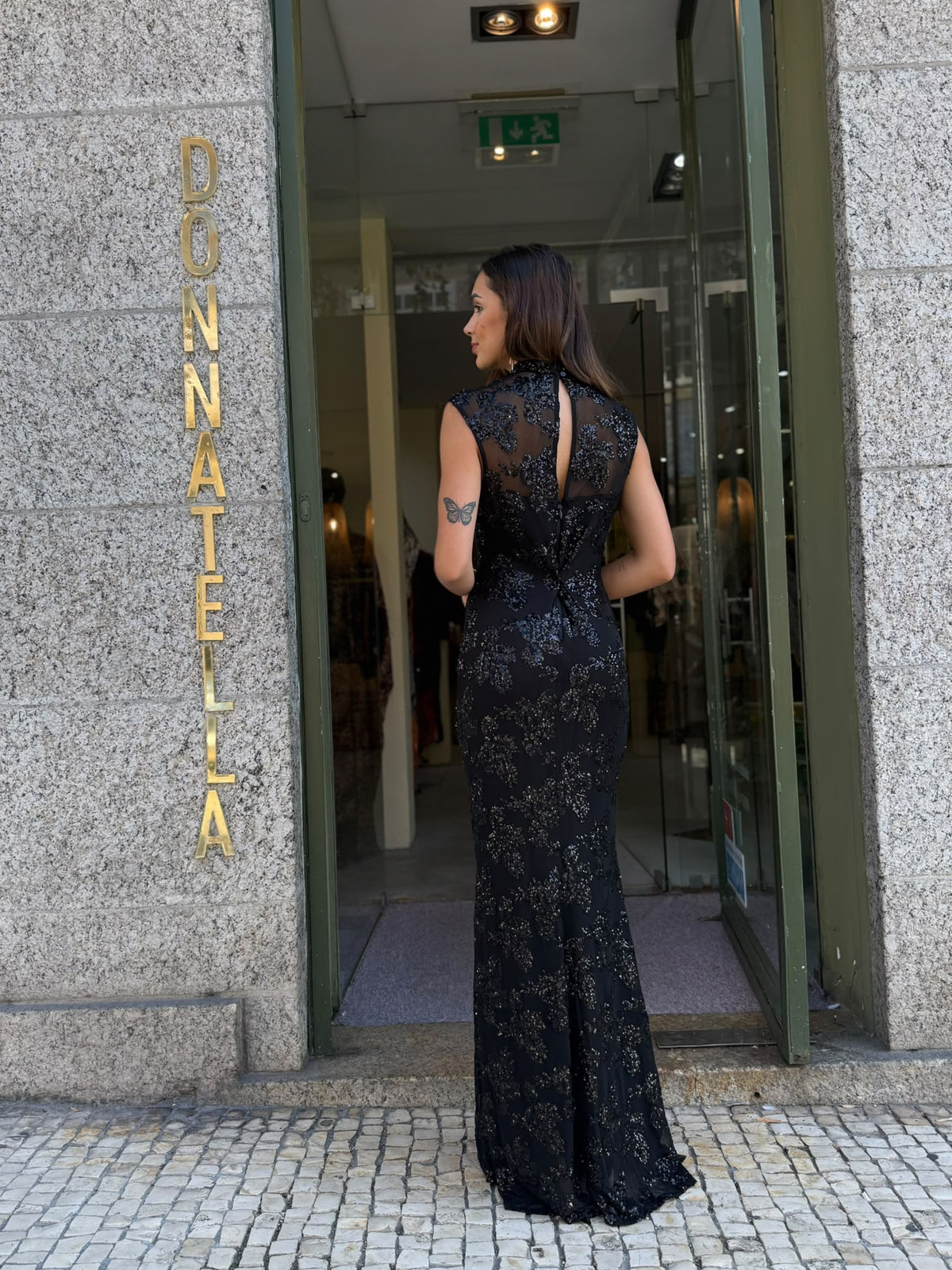 Vestido Longo Preto Bordado com Brilho