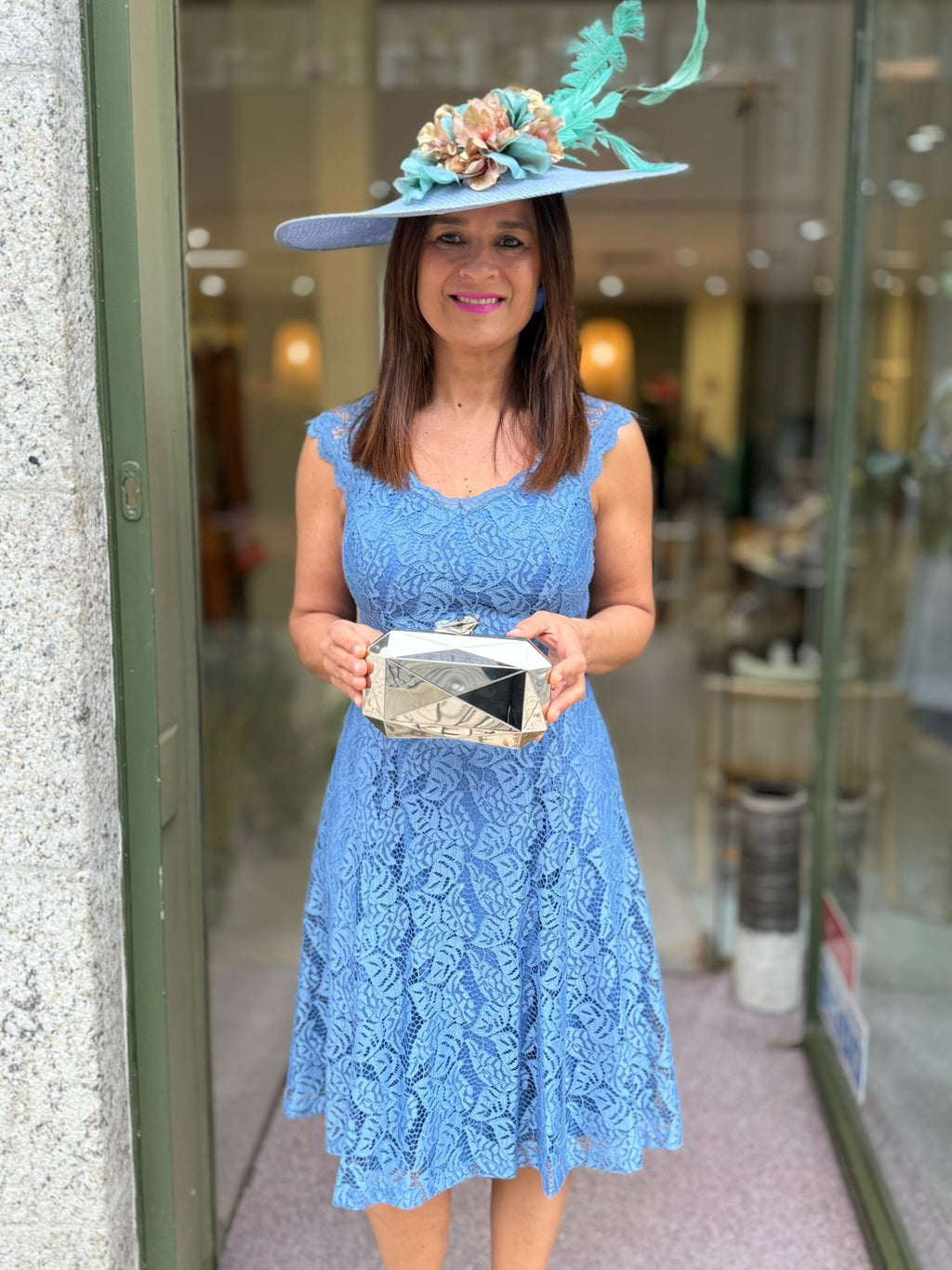 VESTIDO CURTO COM RENDA